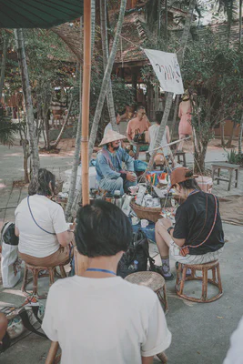 Several people with their sketch pads, drawing Choo Jai.